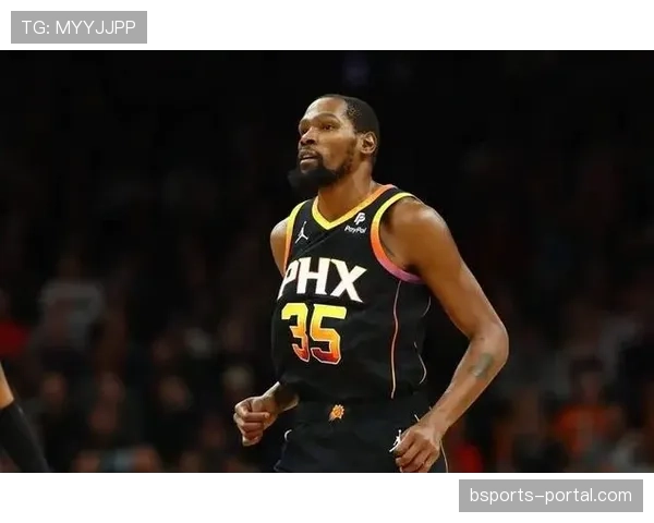 杜兰特新衣柜比我家客厅还大，是在开秀场还是搬家？