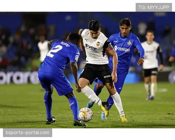 瓦伦西亚财政危机长期影响,对球队阵容稳定与竞争格局产生制约